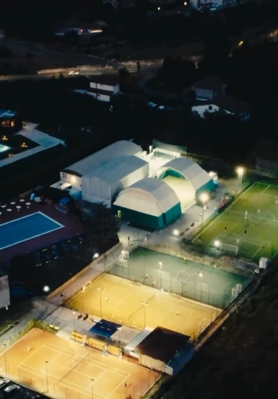 Veduta aerea notturna dei campi del Giardino dello Sport